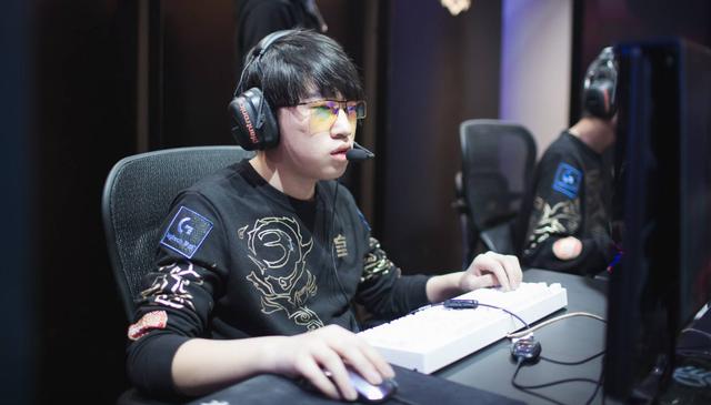 球迷为之喝 球迷为之喝